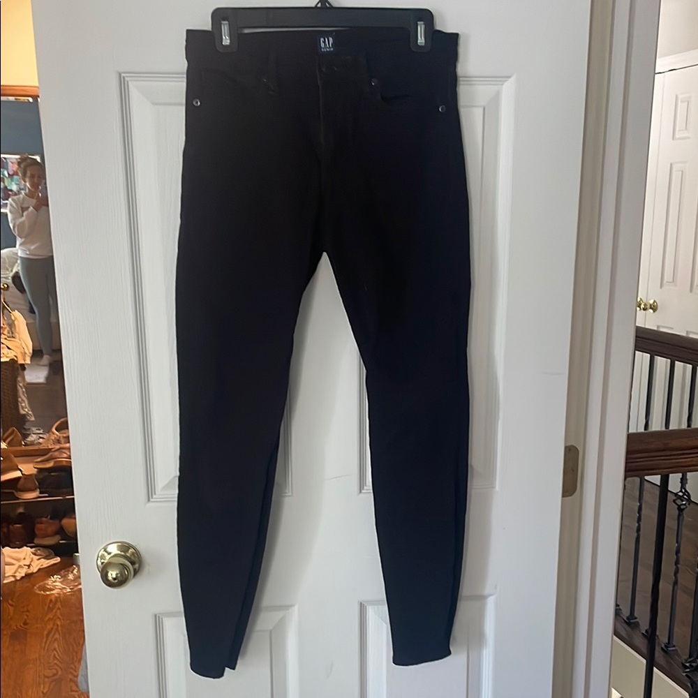 GAP Black Skinny Jeans with Stretch and Modern Fit